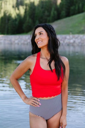 Rotes Muschel-Bikini-Set mit weitem U-Ausschnitt und breiten Trägern